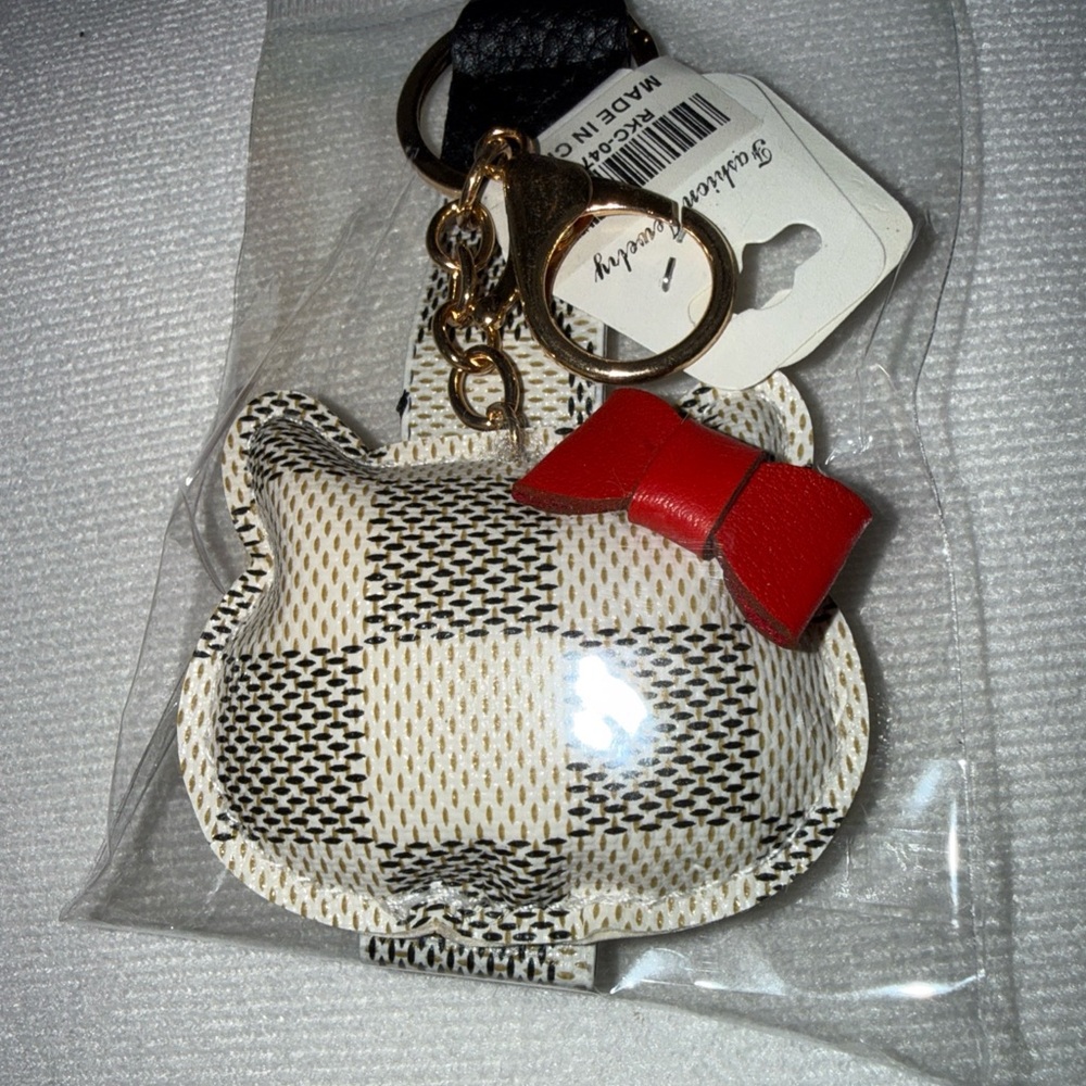 Luxury Beige & Black Checkered Board Hello Kitty Keychain/Purse Charm - Picture 2 of 7